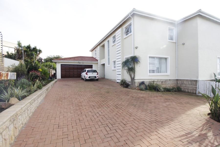 3 Bedroom Property for Sale in Wavecrest Eastern Cape